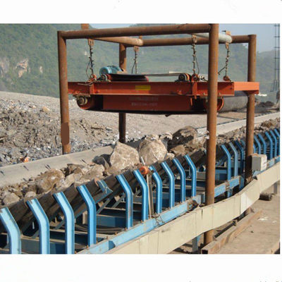 Separación magnética permanente de hierro mineral con banda transportadora suspendida fuerte